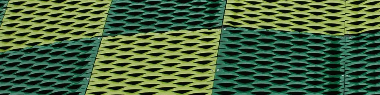Detail of the combination of light and dark green shades