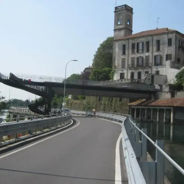 Overview of the footbridge