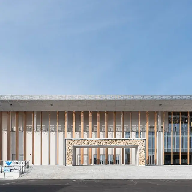 View of the expanded metal mesh façade use for Kengo Kuma's project