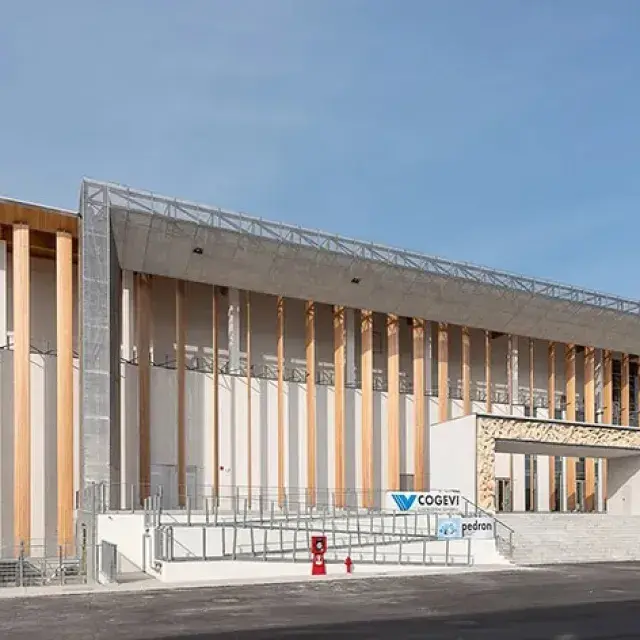 Expanded metal mesh portal façade of the Padua Conference Centre